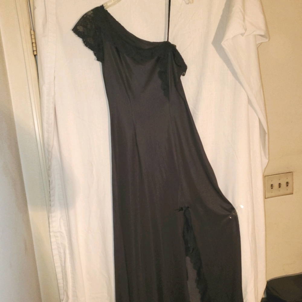 Long black gown w/side ruffled split